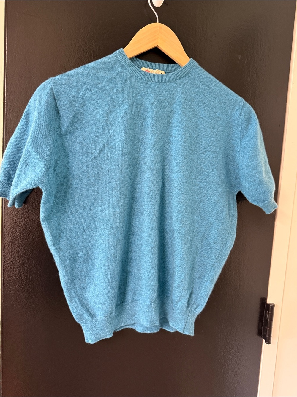 blue short-sleeve vintage Pringle of Scotland, high-quality wool or cashmere.